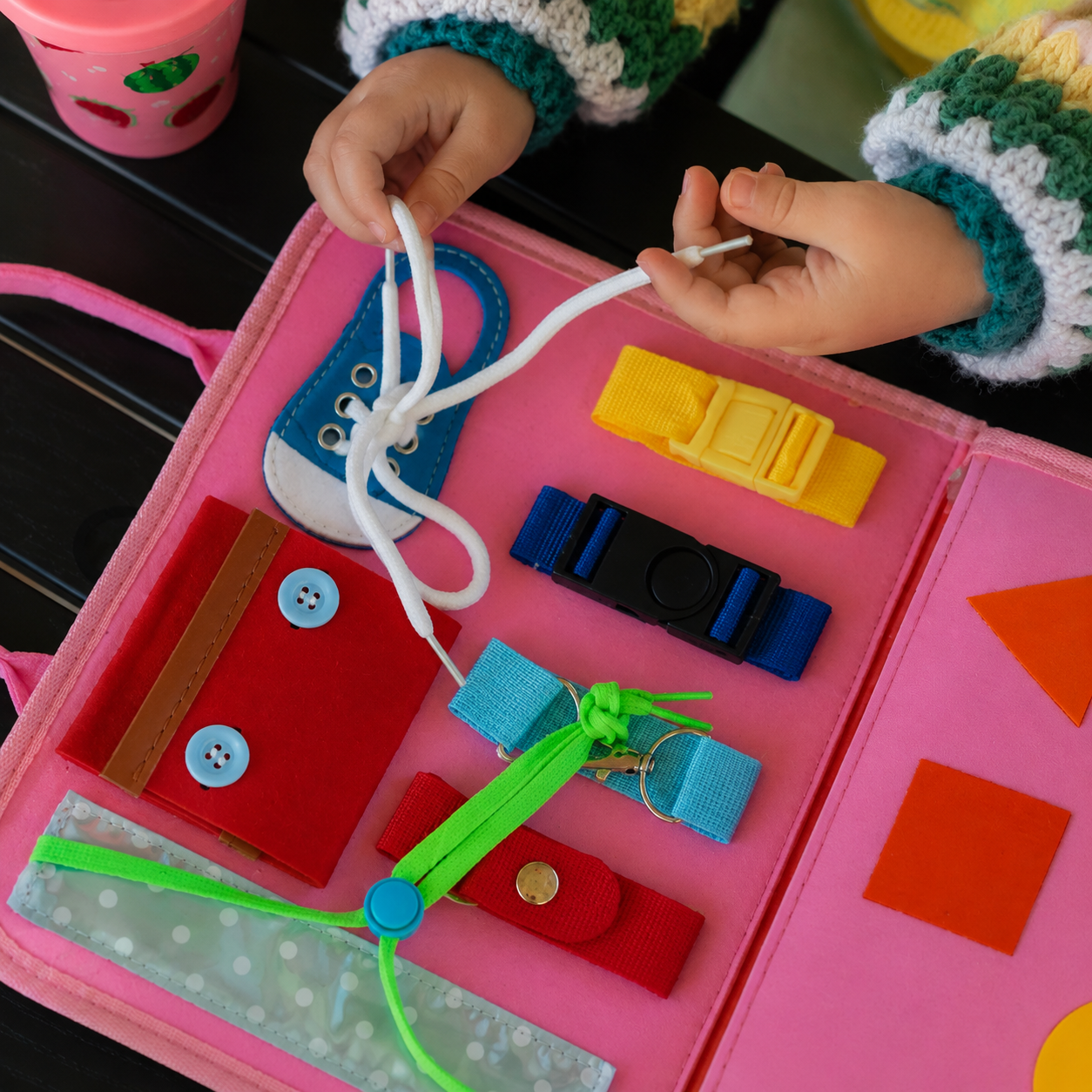 Bimboloo - Montessori Busy Board – 7-in-1 Lernspielzeug für Kleinkinder